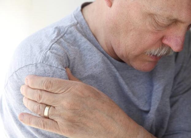 Морщины на груди: что вызывает и как от них избавиться?